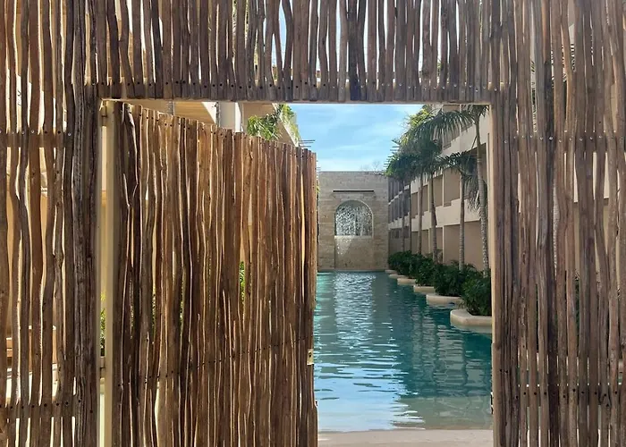 Cocay Lofts 108 Swim Up Apartment *